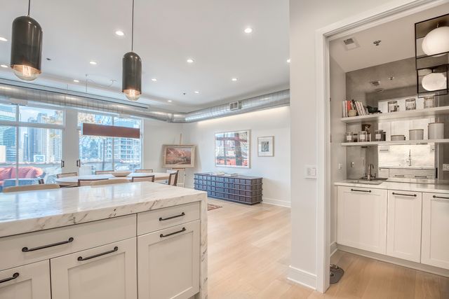 910 W Madison Street 904E, Chicago, IL 60607