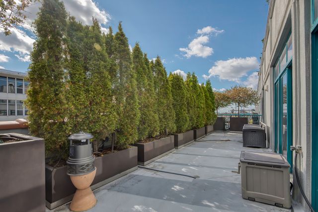 910 W Madison Street 904E, Chicago, IL 60607