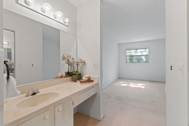 1251 SW 125th Avenue 105-t, Pembroke Pines, FL 33027