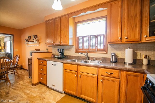 808 28th Street, Vienna, WV 26105