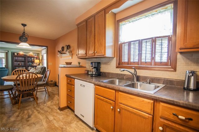 808 28th Street, Vienna, WV 26105