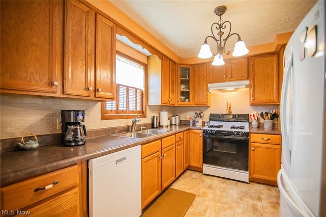 808 28th Street, Vienna, WV 26105