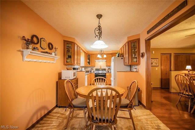 808 28th Street, Vienna, WV 26105