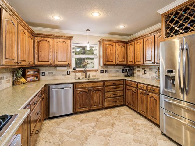 405 N Wickham Street, Alvord, TX 76225