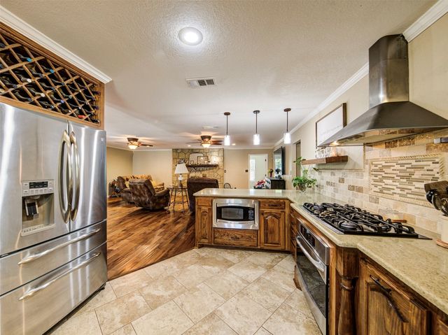 405 N Wickham Street, Alvord, TX 76225