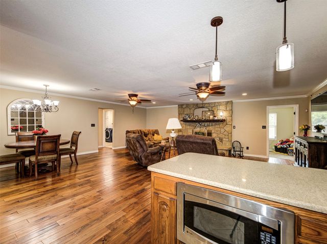 405 N Wickham Street, Alvord, TX 76225