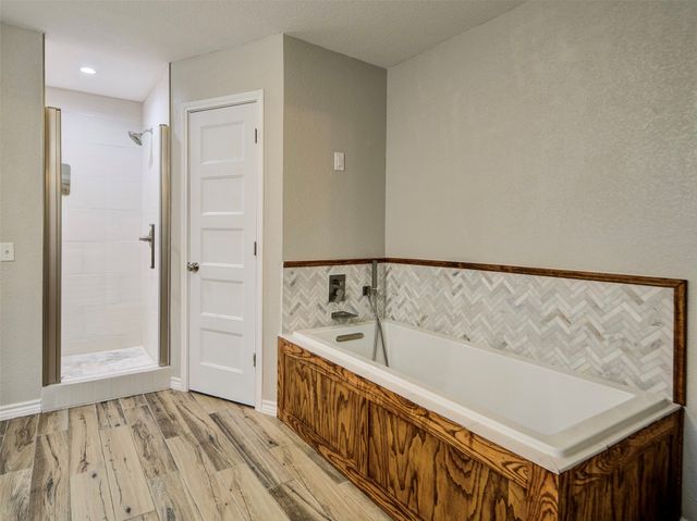 405 N Wickham Street, Alvord, TX 76225