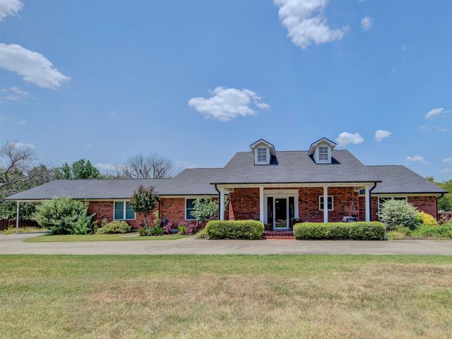 405 N Wickham Street, Alvord, TX 76225