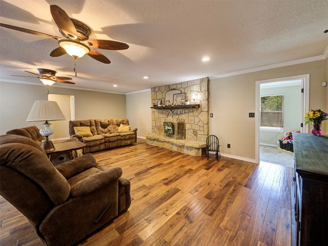 405 N Wickham Street, Alvord, TX 76225