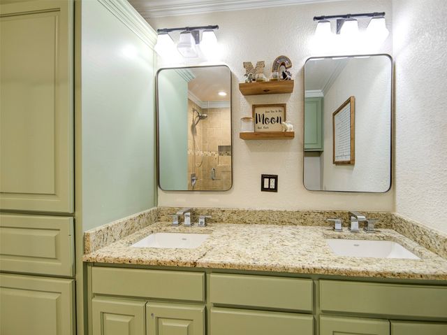 405 N Wickham Street, Alvord, TX 76225