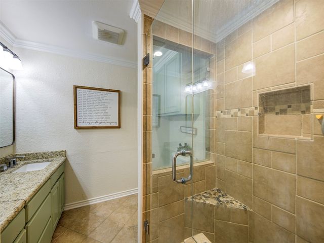 405 N Wickham Street, Alvord, TX 76225