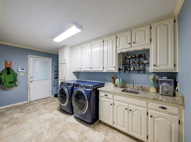 405 N Wickham Street, Alvord, TX 76225