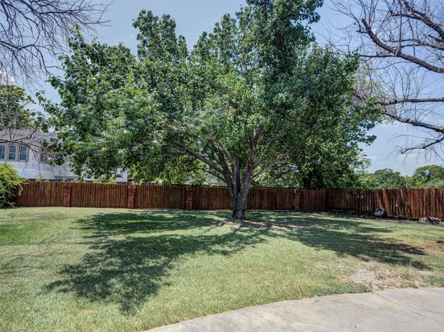 405 N Wickham Street, Alvord, TX 76225