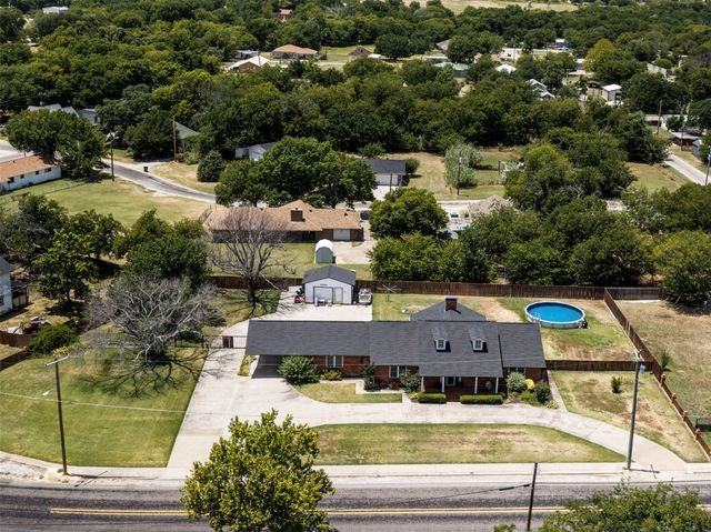 405 N Wickham Street, Alvord, TX 76225