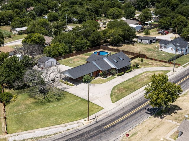 405 N Wickham Street, Alvord, TX 76225