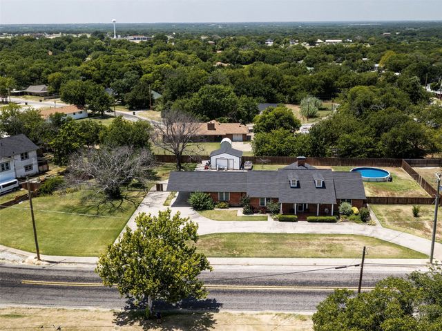 405 N Wickham Street, Alvord, TX 76225