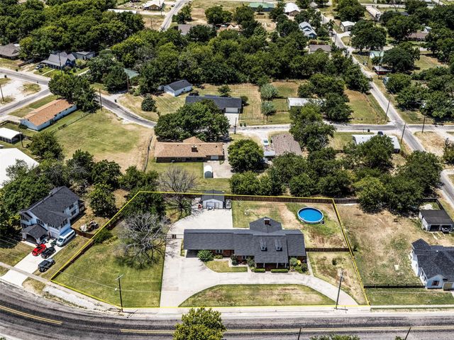 405 N Wickham Street, Alvord, TX 76225