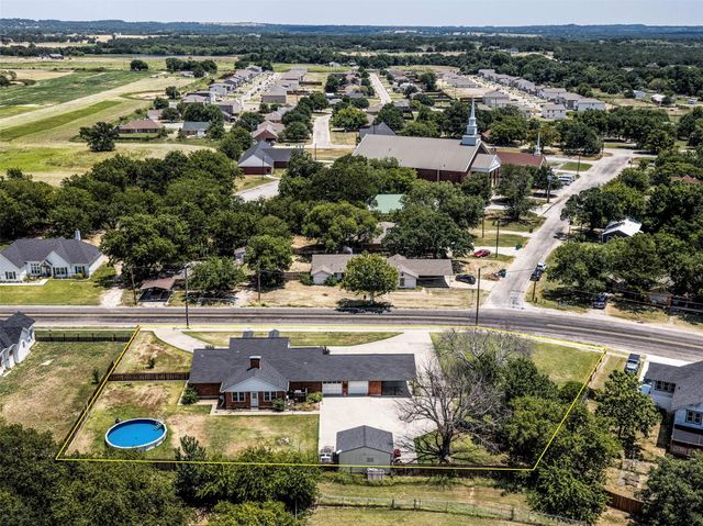 405 N Wickham Street, Alvord, TX 76225