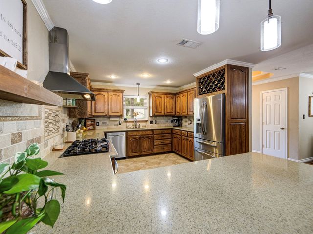 405 N Wickham Street, Alvord, TX 76225
