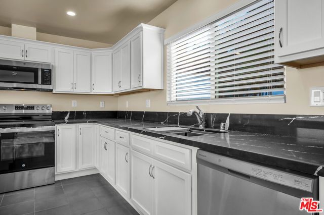 5324 Weatherford Drive, Los Angeles, CA 90008