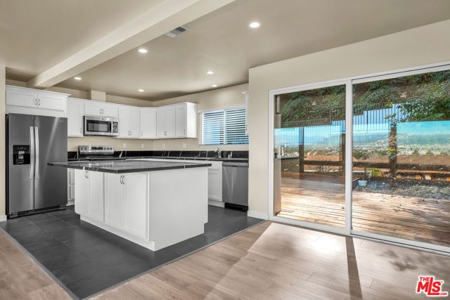 5324 Weatherford Drive, Los Angeles, CA 90008