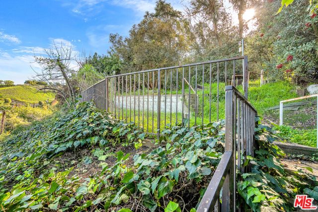 5324 Weatherford Drive, Los Angeles, CA 90008