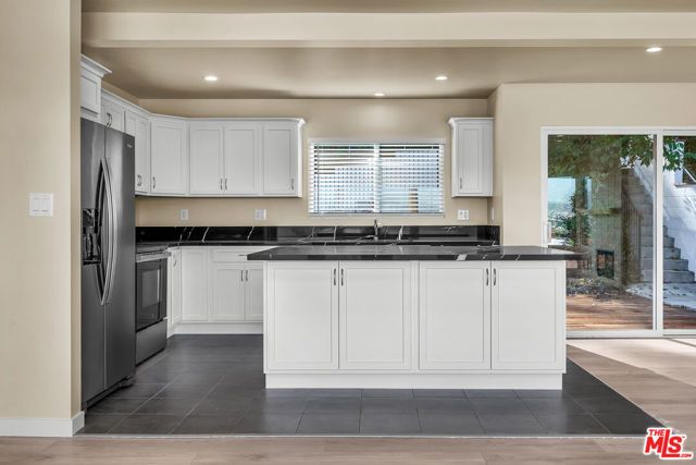 5324 Weatherford Drive, Los Angeles, CA 90008