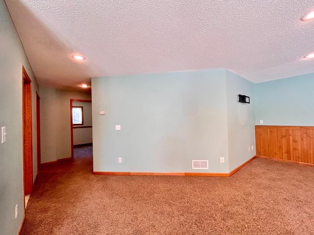 6421 150th Street N, Hugo, MN 55038