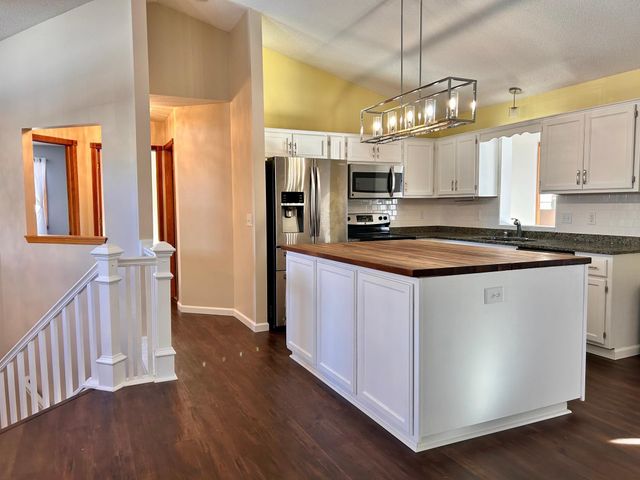 6421 150th Street N, Hugo, MN 55038