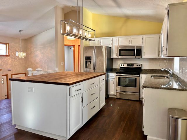 6421 150th Street N, Hugo, MN 55038