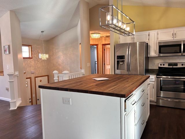 6421 150th Street N, Hugo, MN 55038