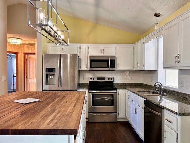 6421 150th Street N, Hugo, MN 55038