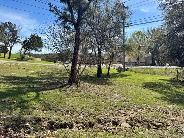 4300 Fairway Drive, De Cordova, TX 76049