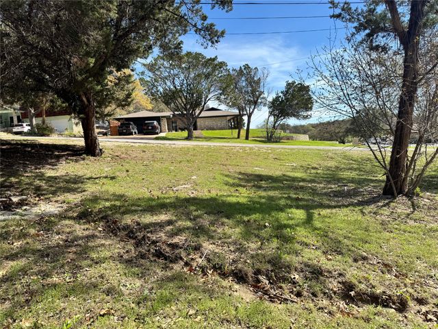 4300 Fairway Drive, De Cordova, TX 76049