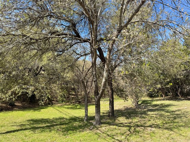 4300 Fairway Drive, De Cordova, TX 76049