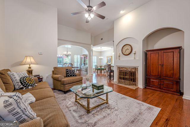 419 Brookes Walk, Woodstock, GA 30188