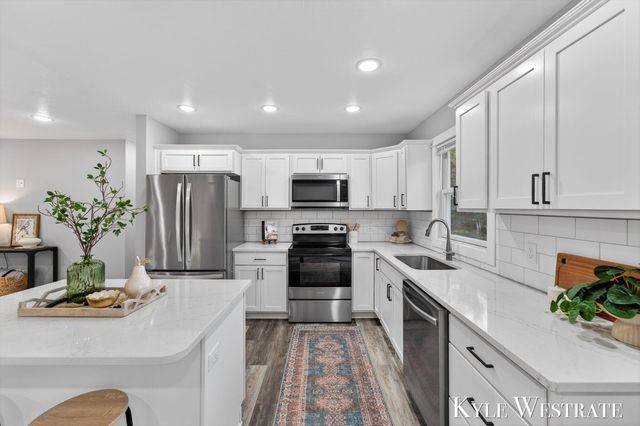 579 S Walker Road, Muskegon, MI 49442