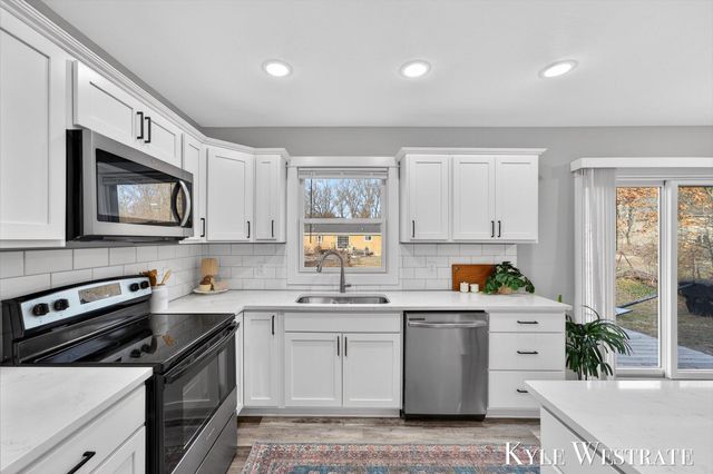 579 S Walker Road, Muskegon, MI 49442