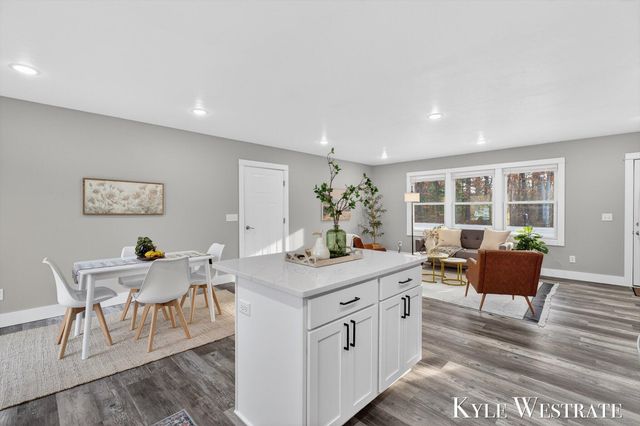 579 S Walker Road, Muskegon, MI 49442