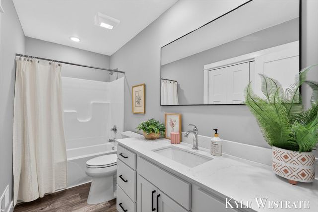 579 S Walker Road, Muskegon, MI 49442