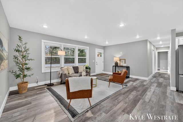 579 S Walker Road, Muskegon, MI 49442