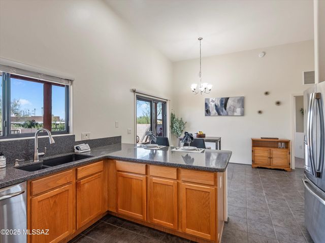 112 S Happy Valley Saddle Drive, Tucson, AZ 85748