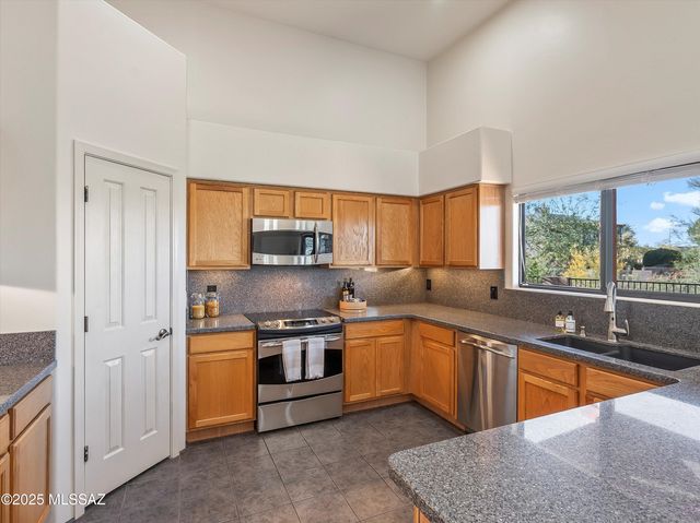 112 S Happy Valley Saddle Drive, Tucson, AZ 85748