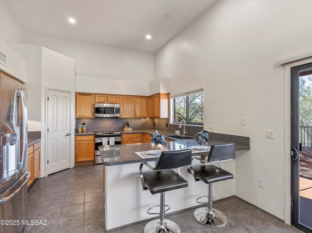 112 S Happy Valley Saddle Drive, Tucson, AZ 85748