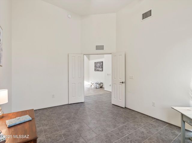 112 S Happy Valley Saddle Drive, Tucson, AZ 85748