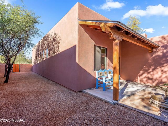 112 S Happy Valley Saddle Drive, Tucson, AZ 85748
