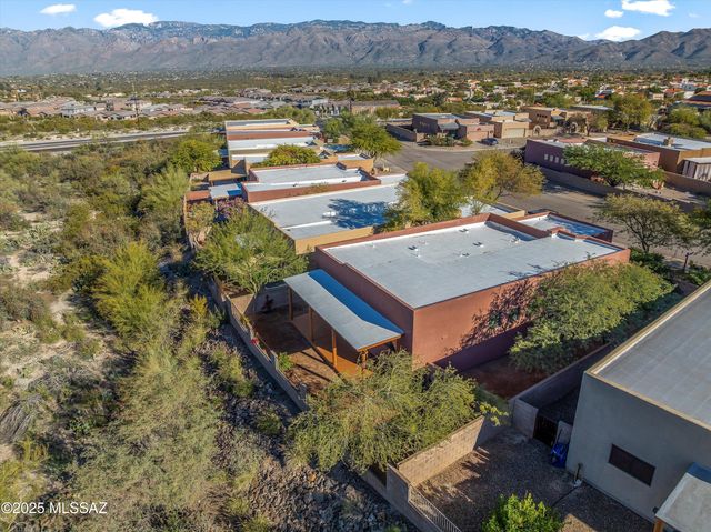 112 S Happy Valley Saddle Drive, Tucson, AZ 85748