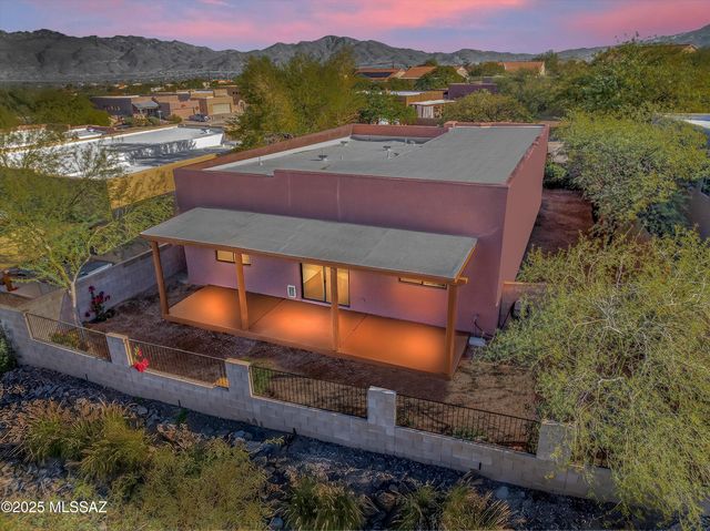 112 S Happy Valley Saddle Drive, Tucson, AZ 85748