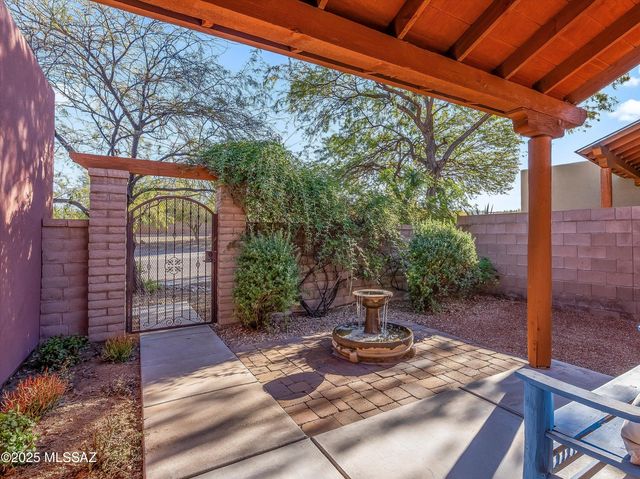 112 S Happy Valley Saddle Drive, Tucson, AZ 85748