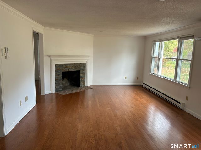 140 Flagg Road R, West Hartford, CT 06117